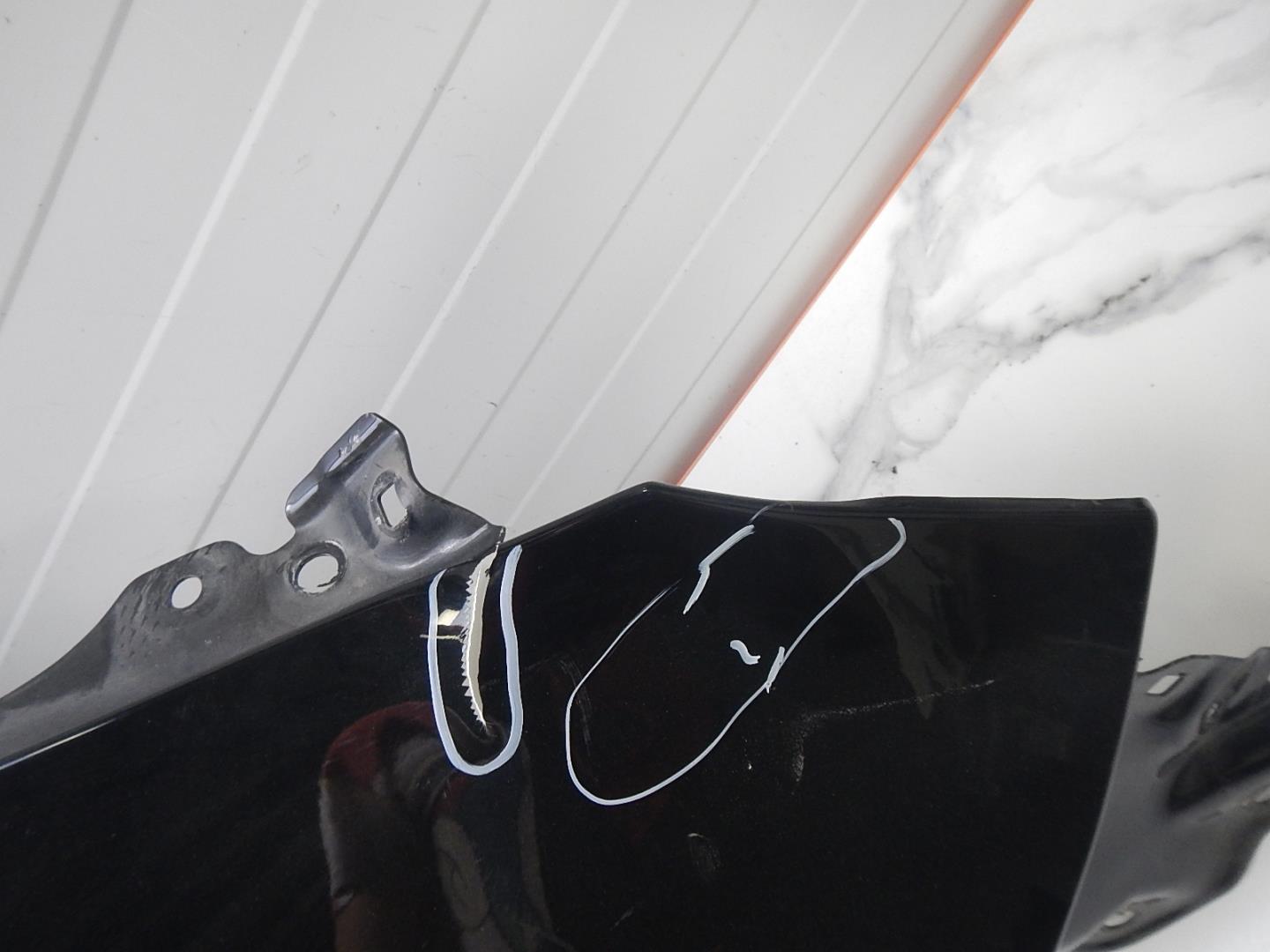 Крыло переднее правое