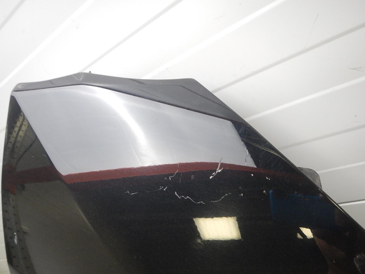 Крыло переднее правое