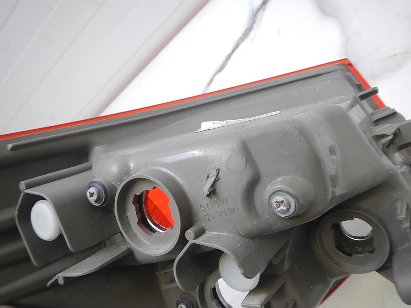 Фонарь задний правый