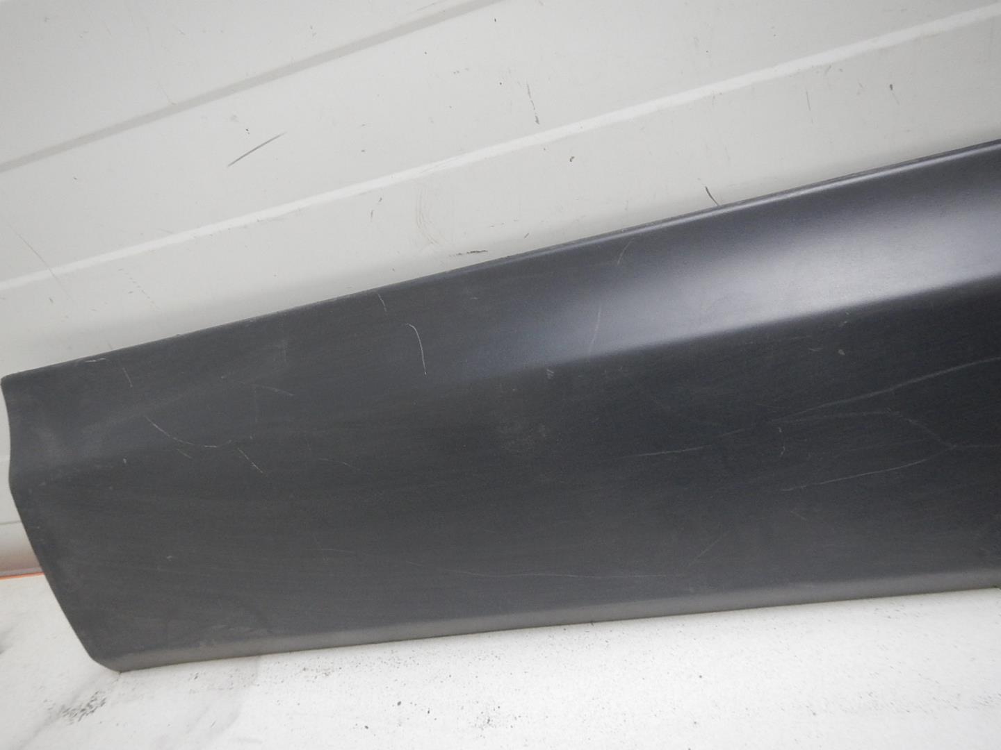 Молдинг передней правой двери