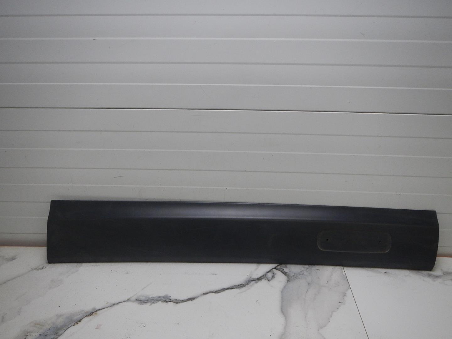 Молдинг передней правой двери