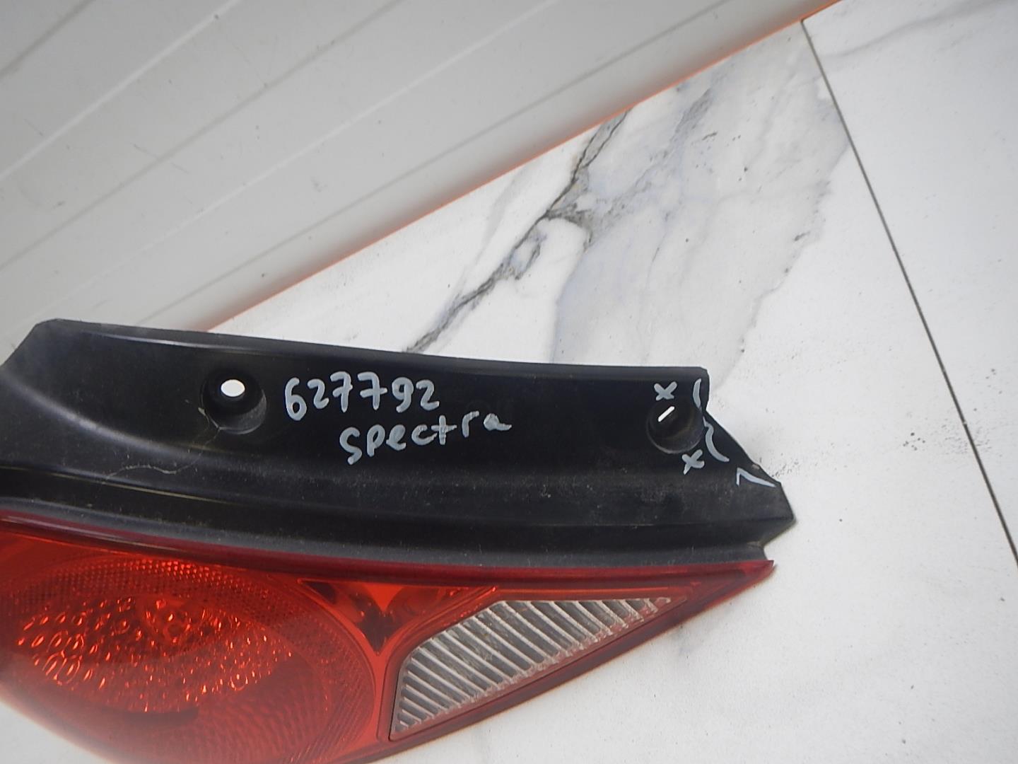 Фонарь задний левый