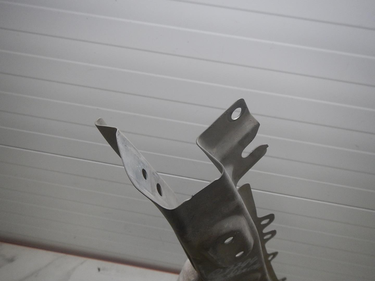 Усилитель переднего бампера