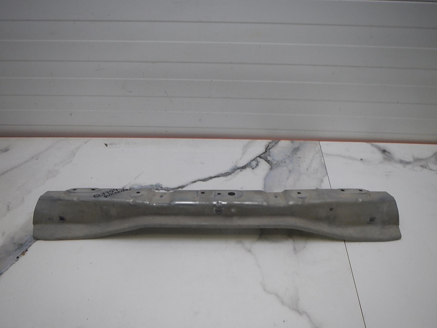 Усилитель переднего бампера