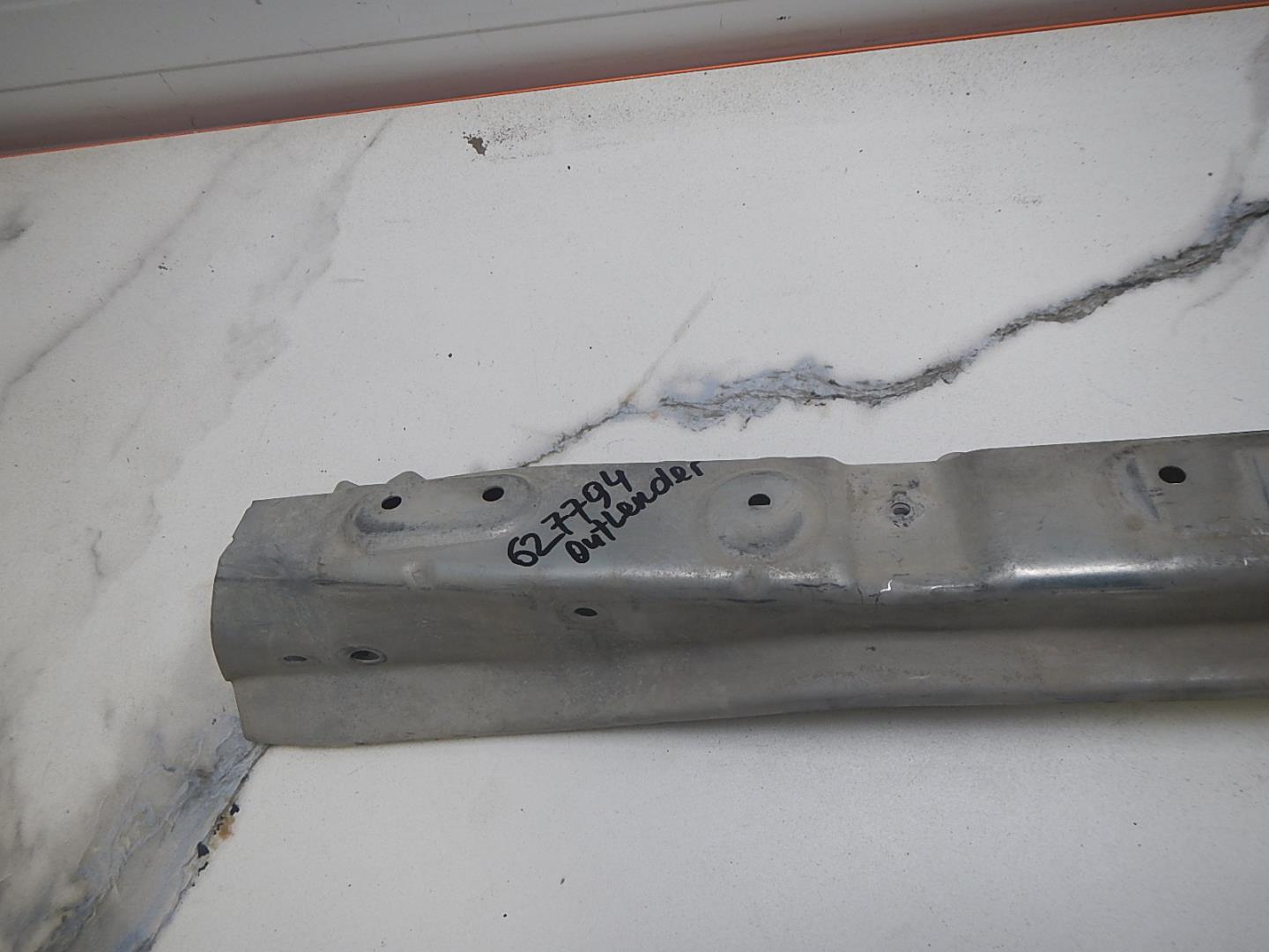 Усилитель переднего бампера