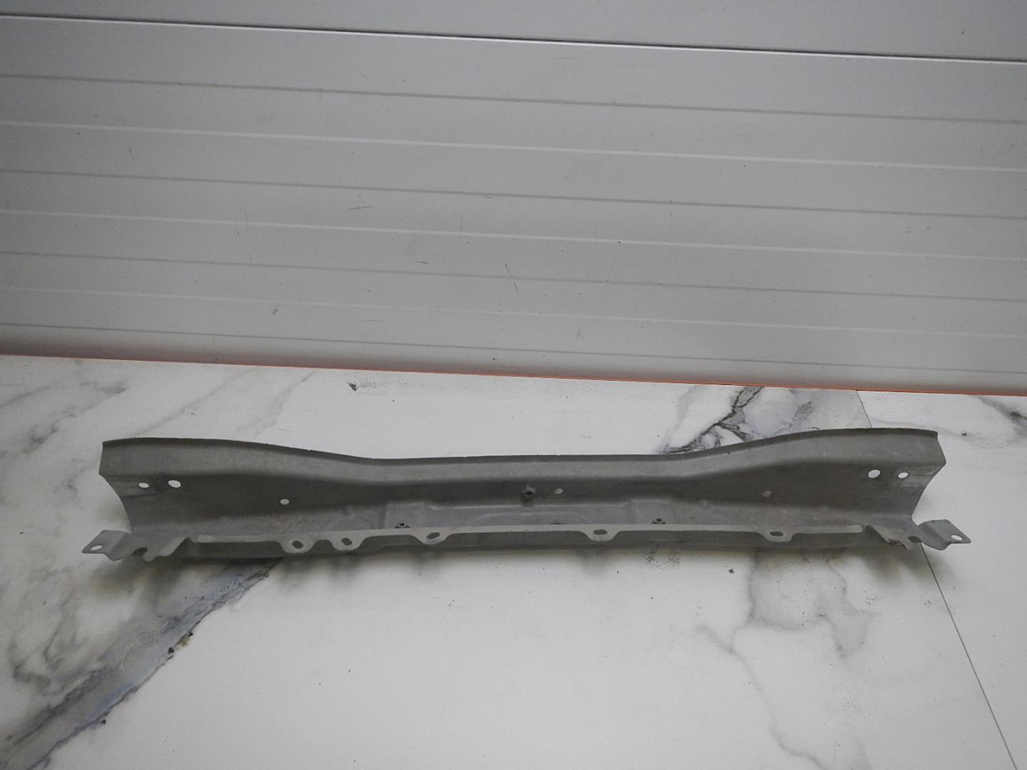 Усилитель переднего бампера