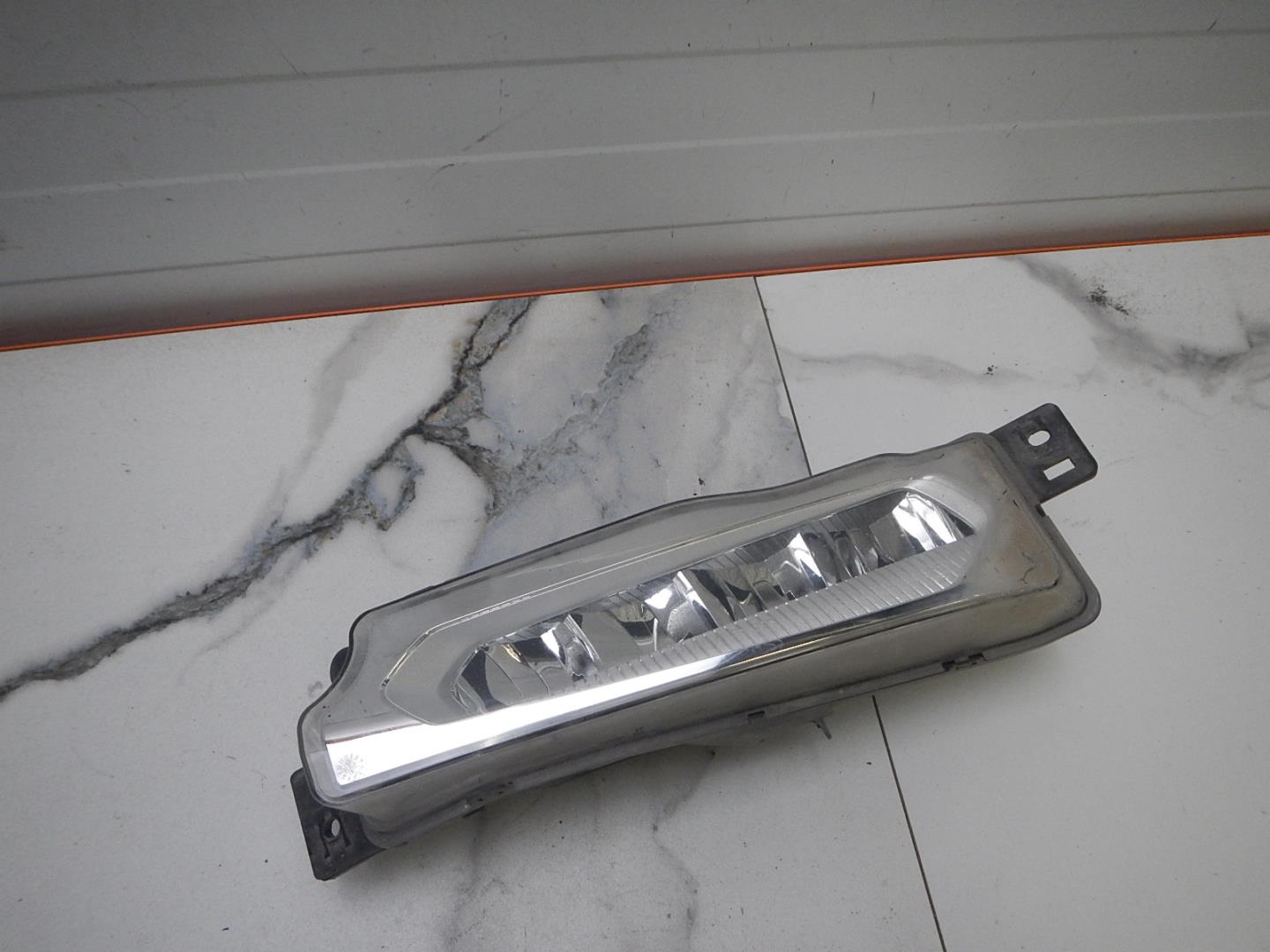 Фара противотуманная правая