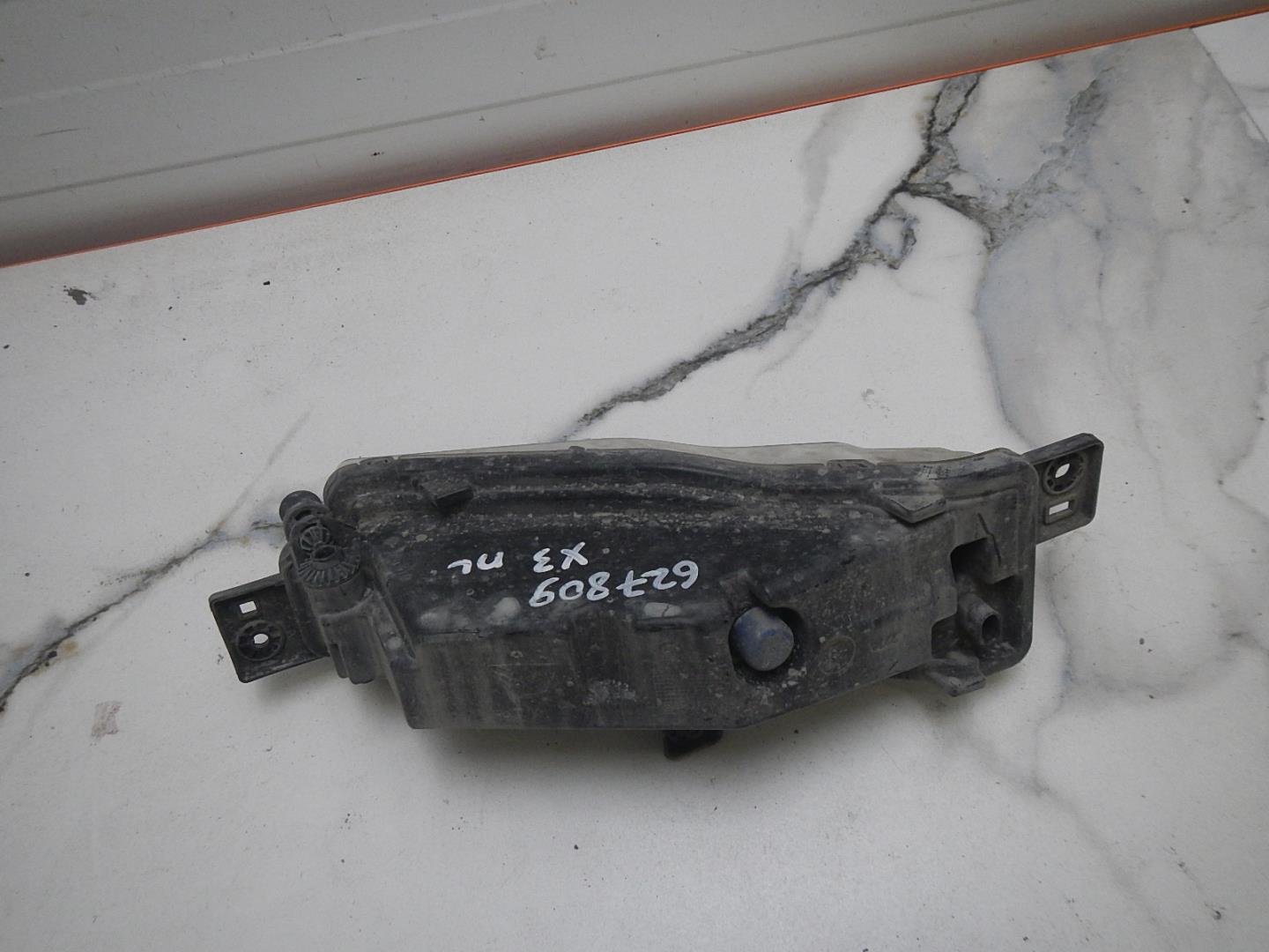 Фара противотуманная левая