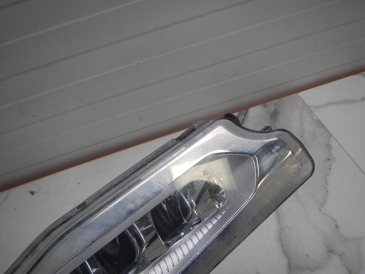 Фара противотуманная левая