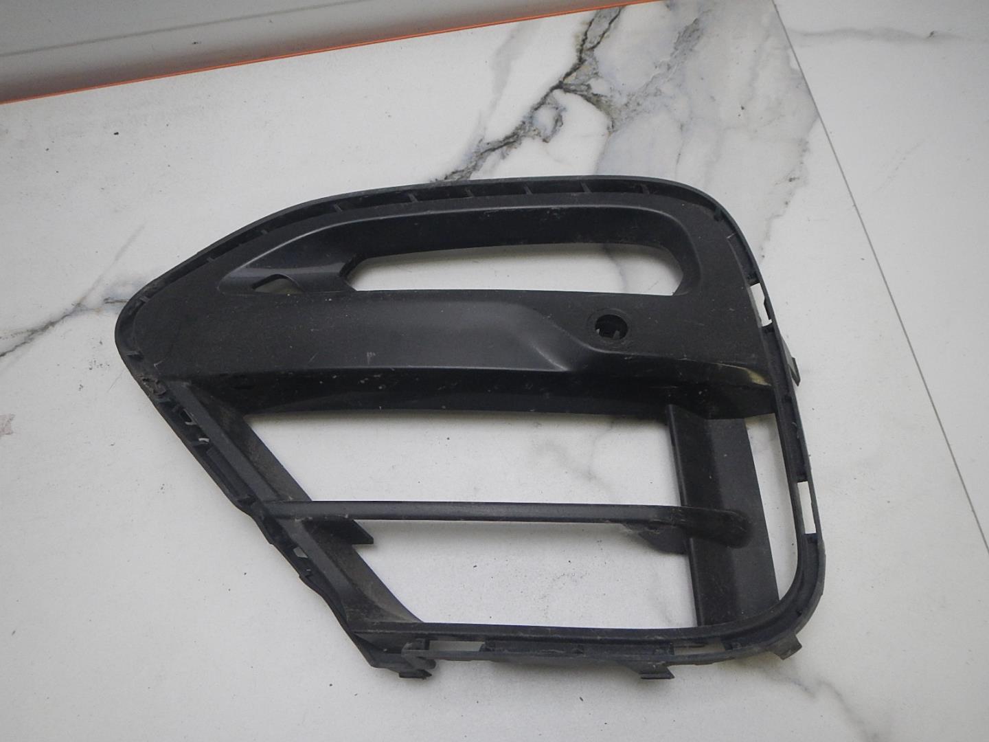 Решетка в бампер левая