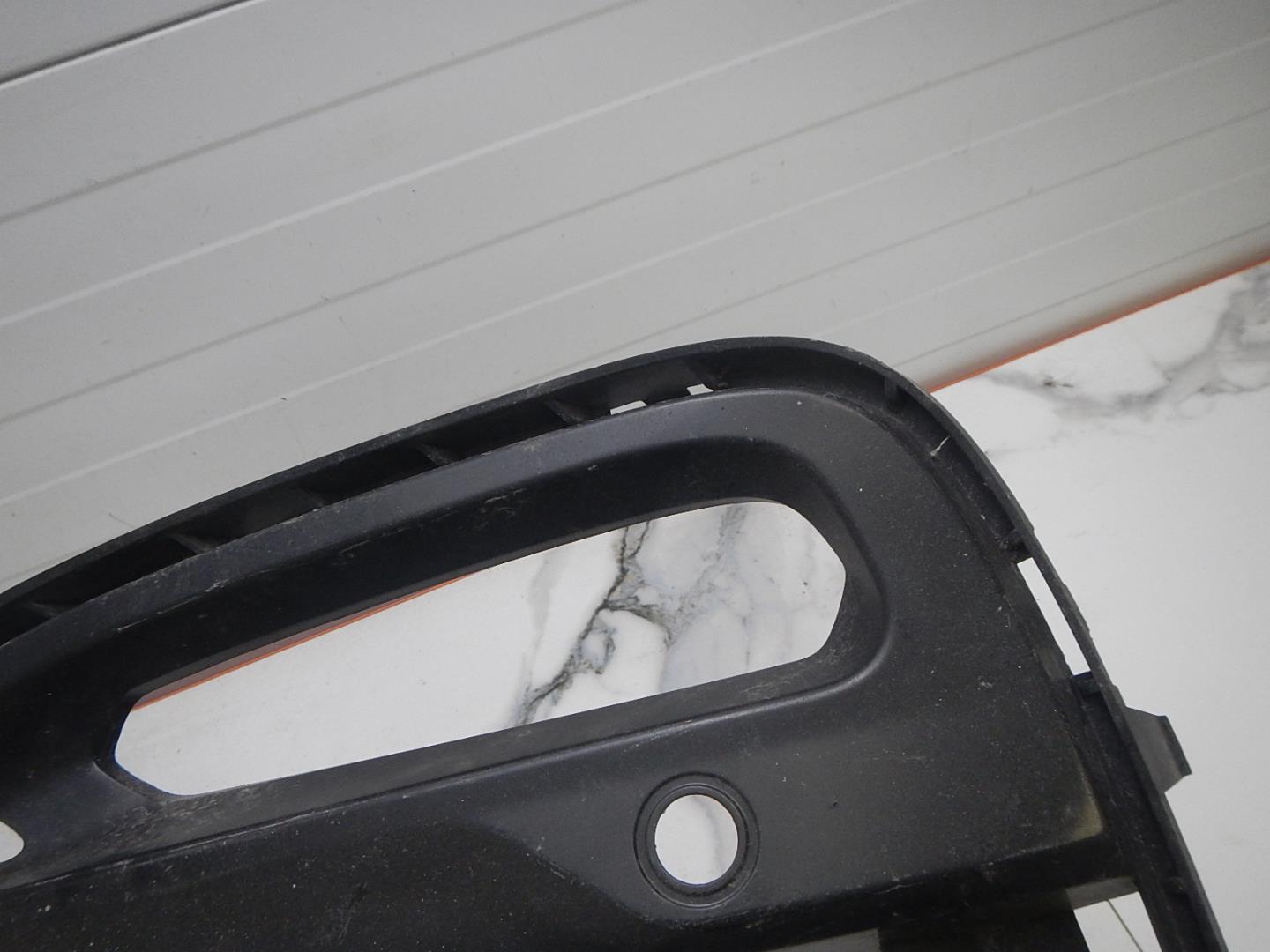 Решетка в бампер левая