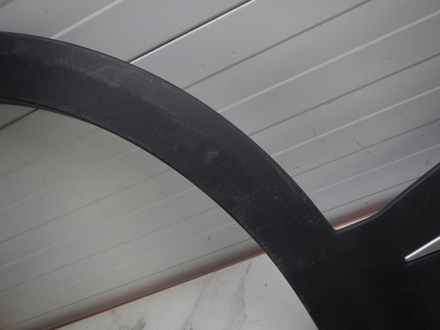 Молдинг задней правой двери