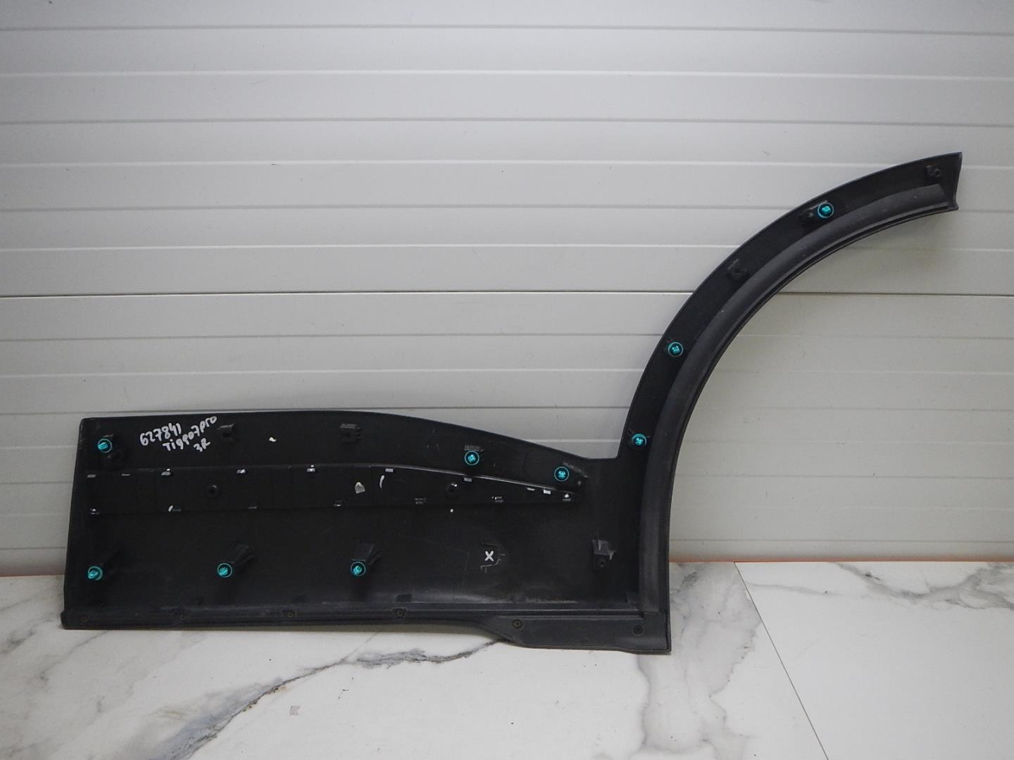 Молдинг задней правой двери