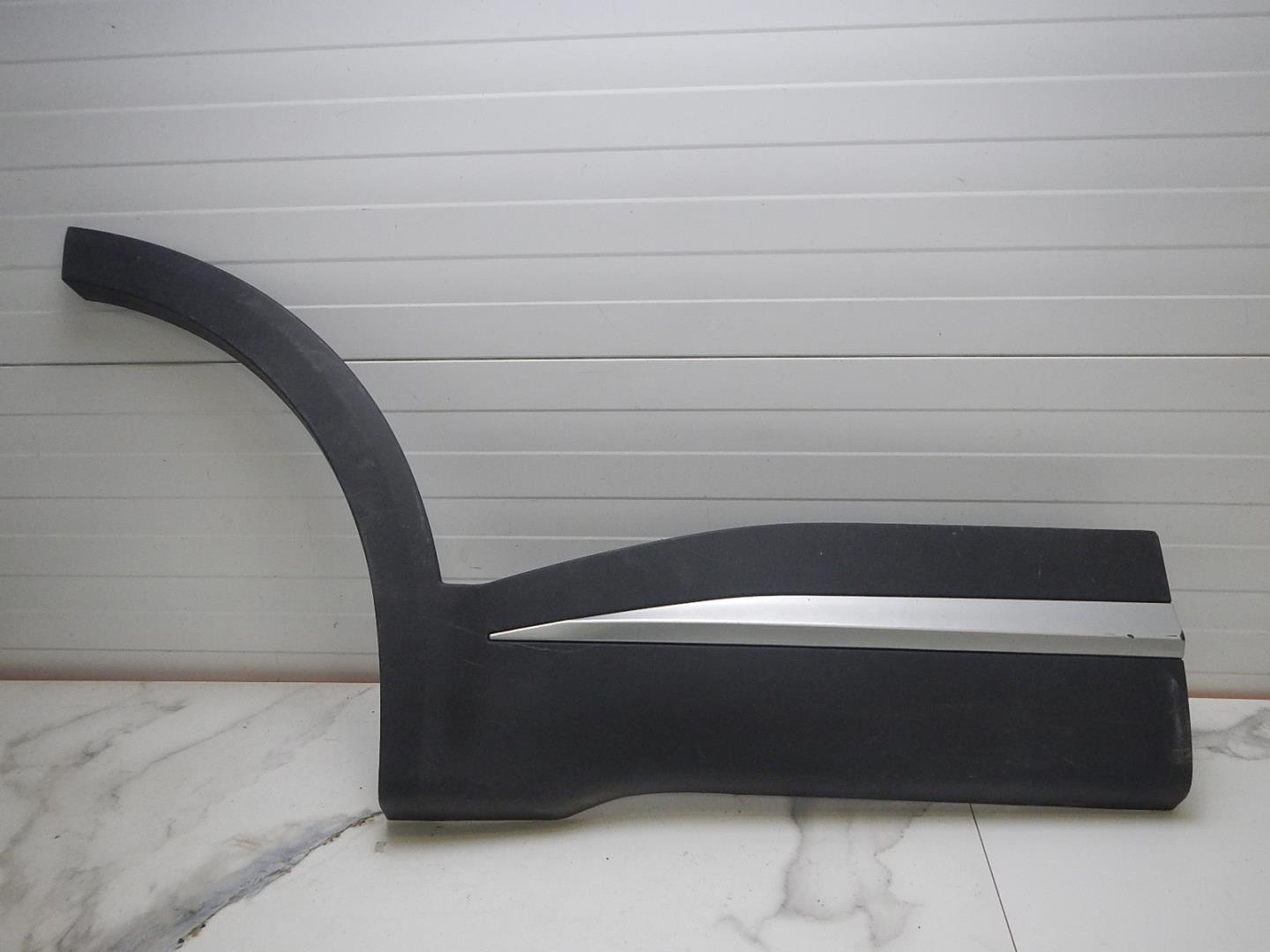 Молдинг задней правой двери