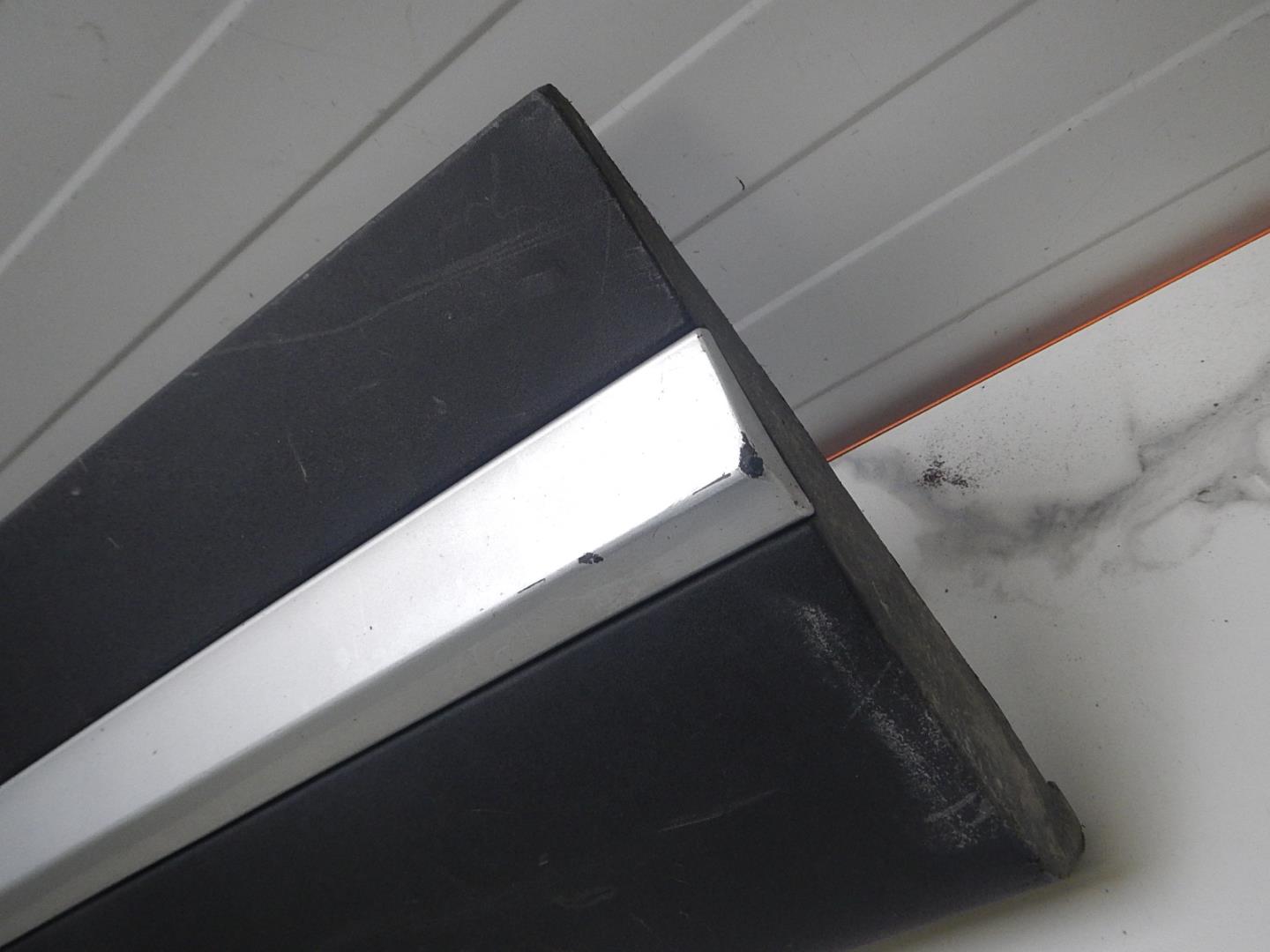 Молдинг задней правой двери