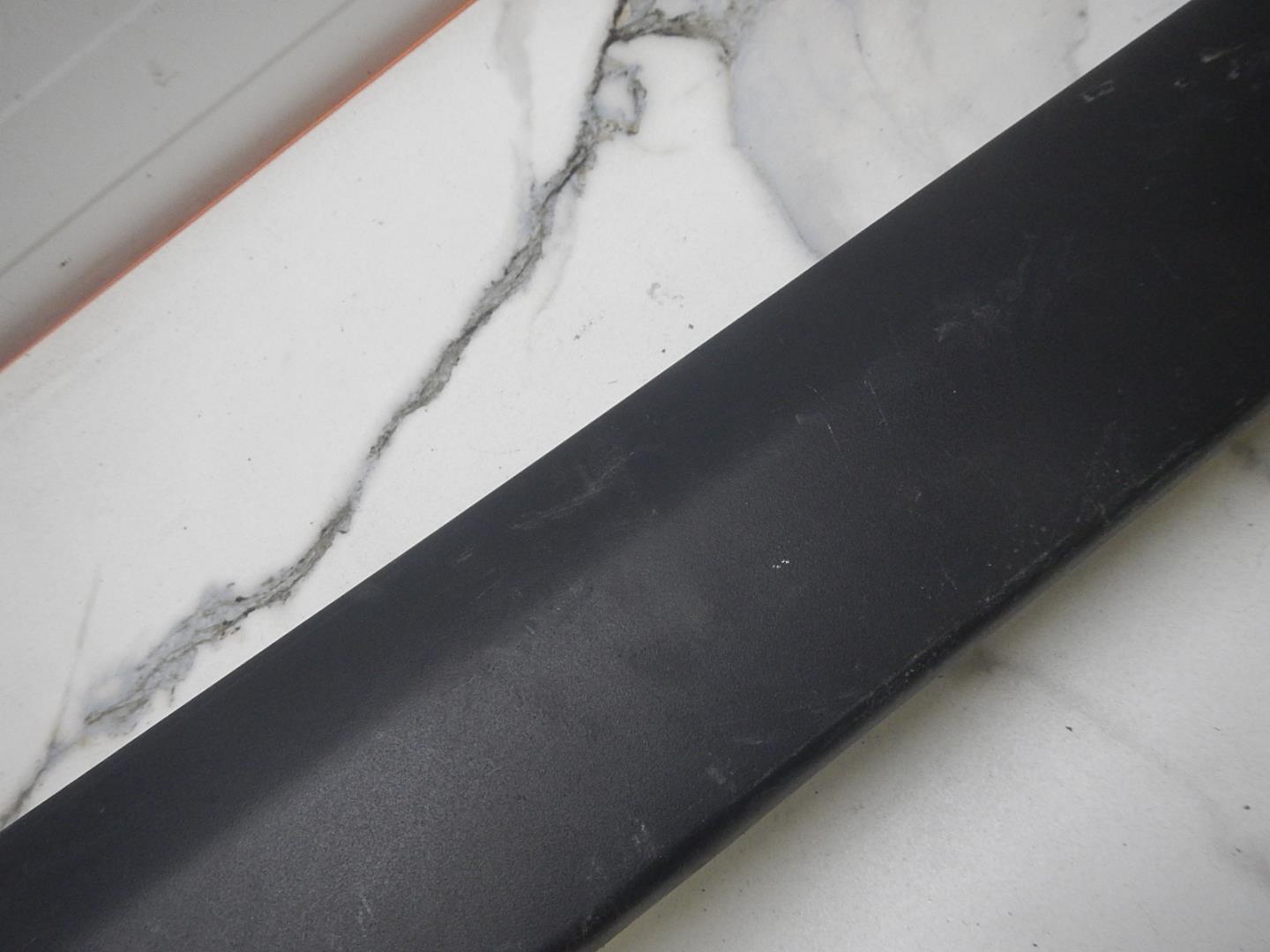 Молдинг задней правой двери