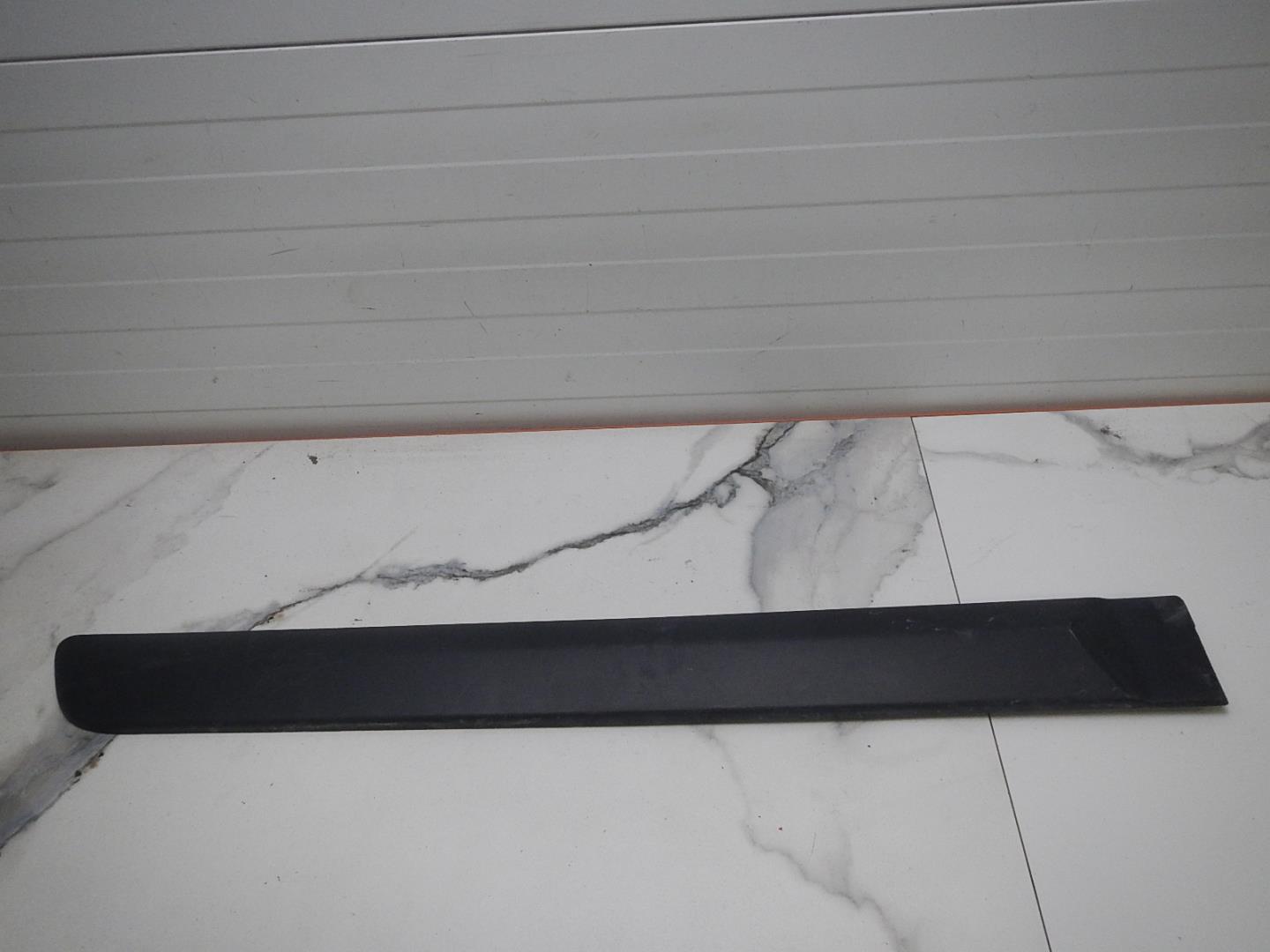 Молдинг задней правой двери