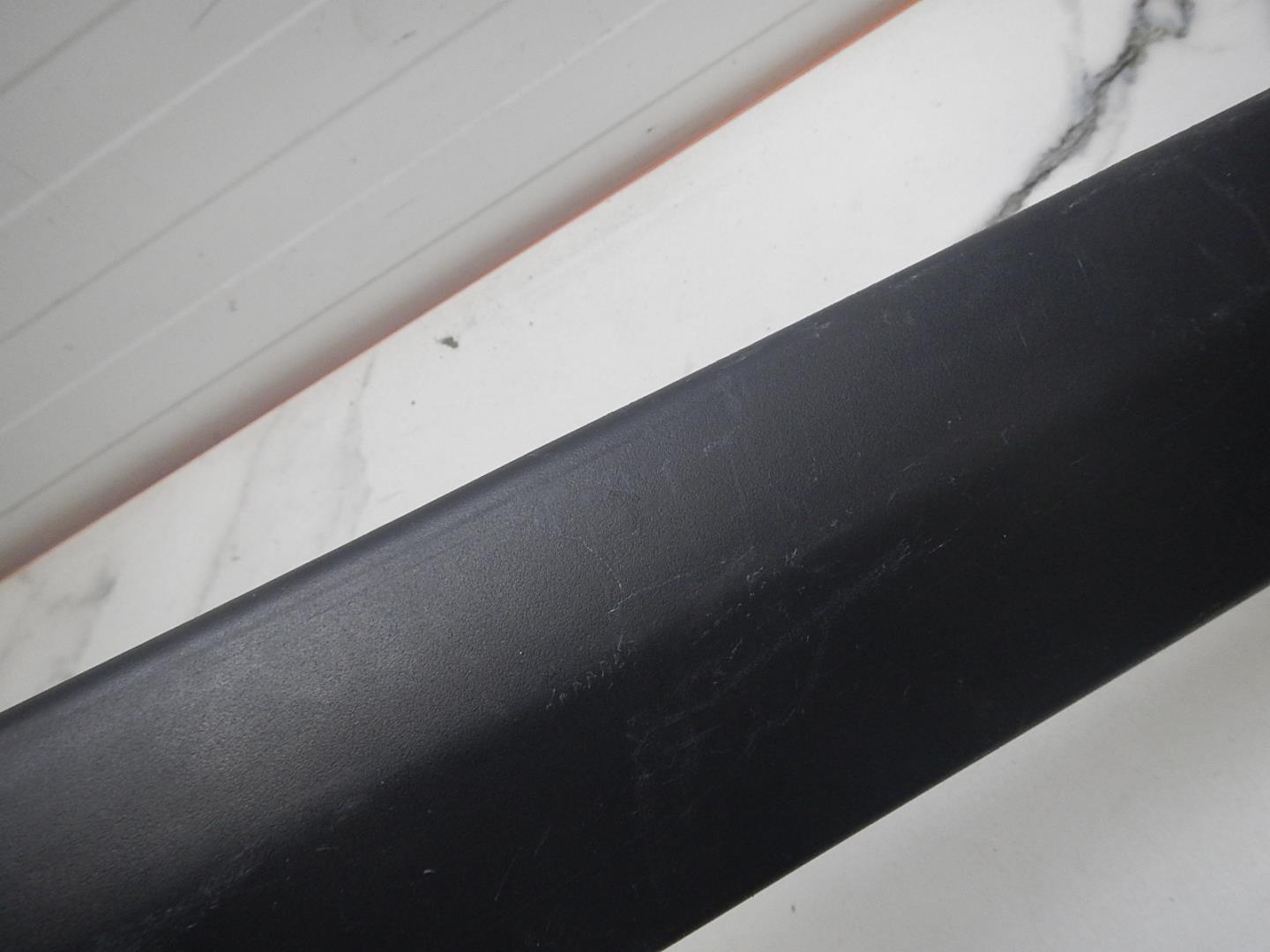 Молдинг задней правой двери