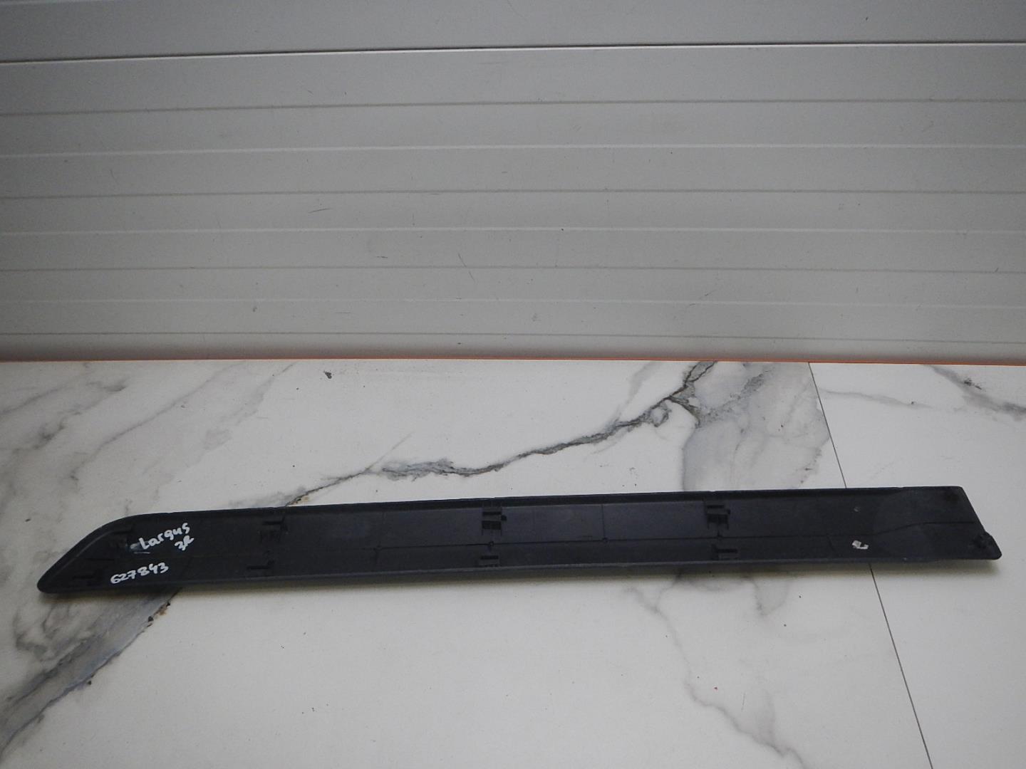 Молдинг задней правой двери