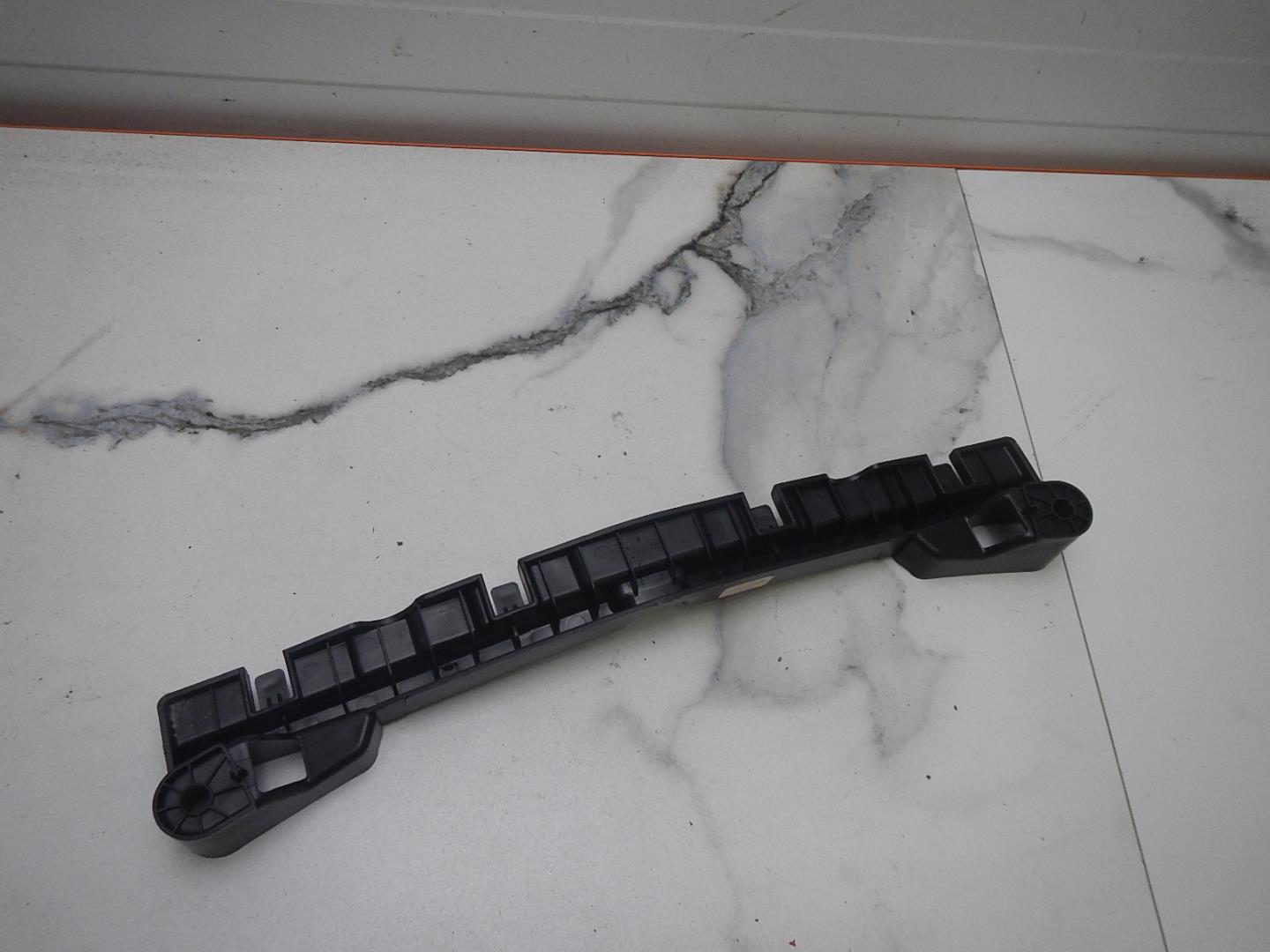 Кронштейн переднего бампера