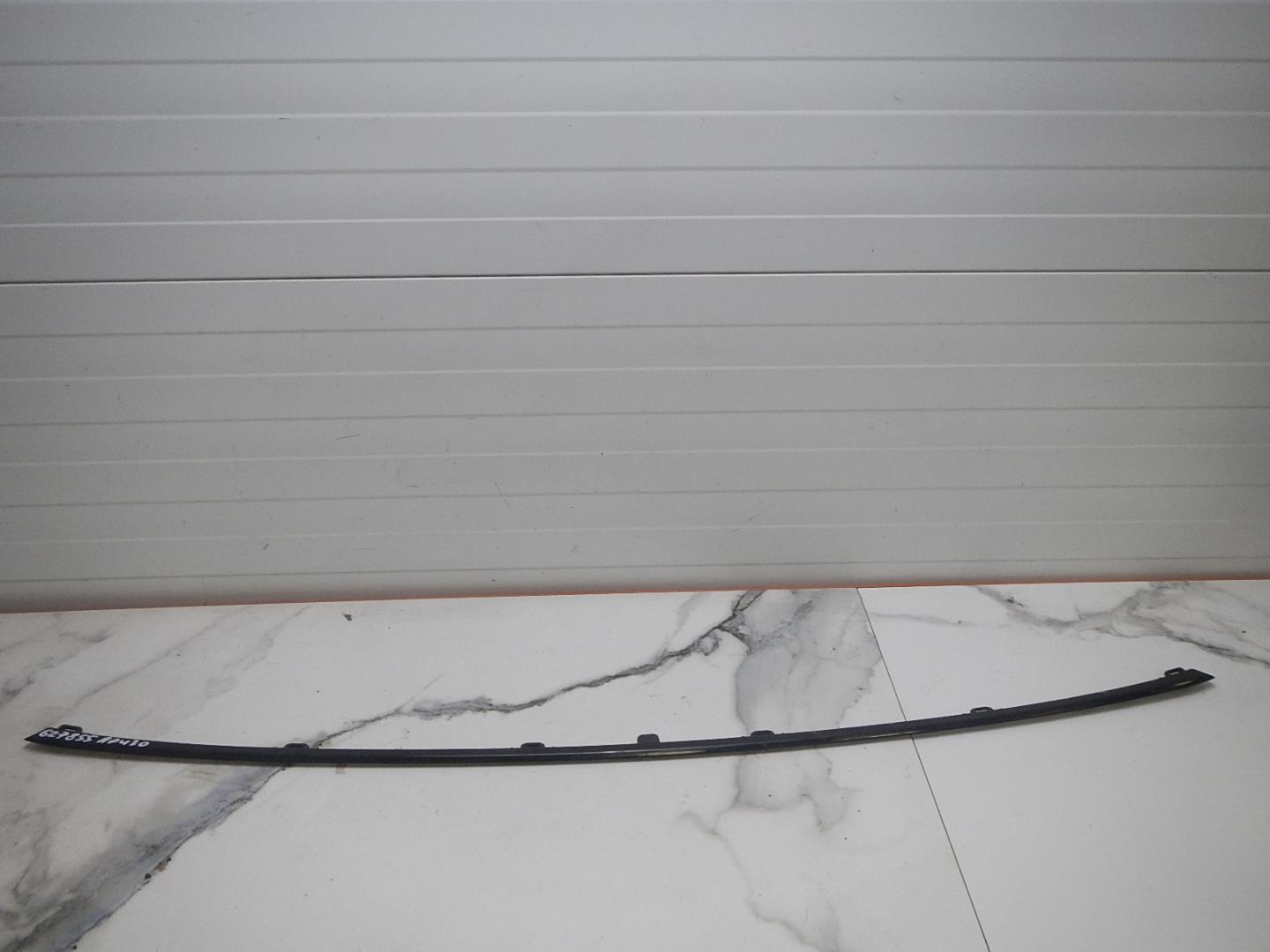 Молдинг переднего бампера