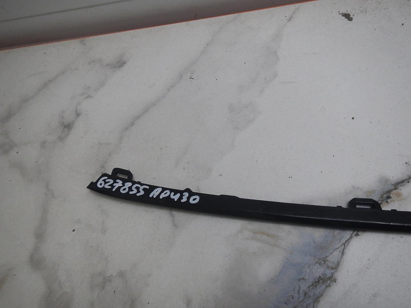 Молдинг переднего бампера