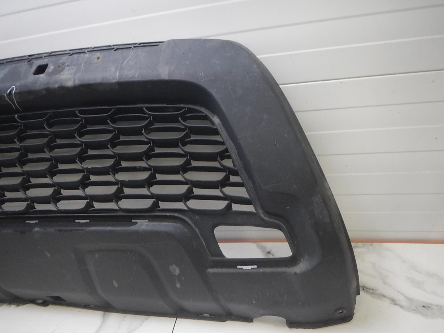 Решетка в бампер центральная