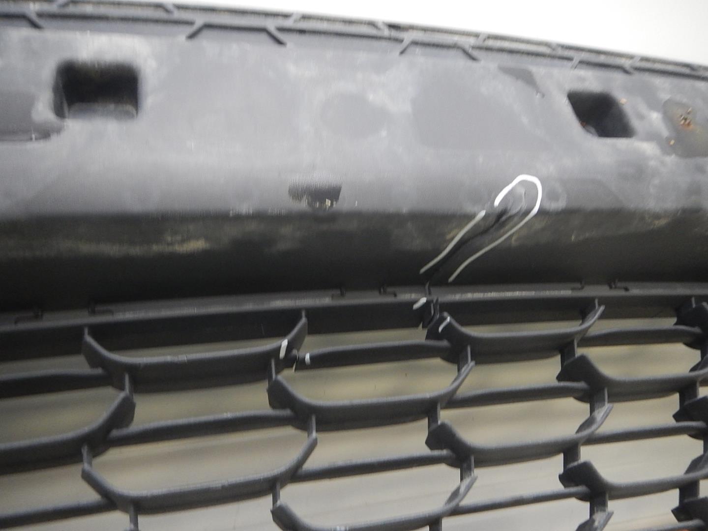 Решетка в бампер центральная