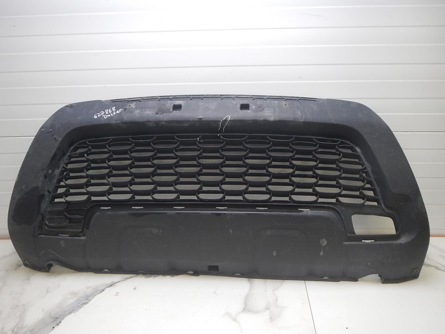 Решетка в бампер центральная