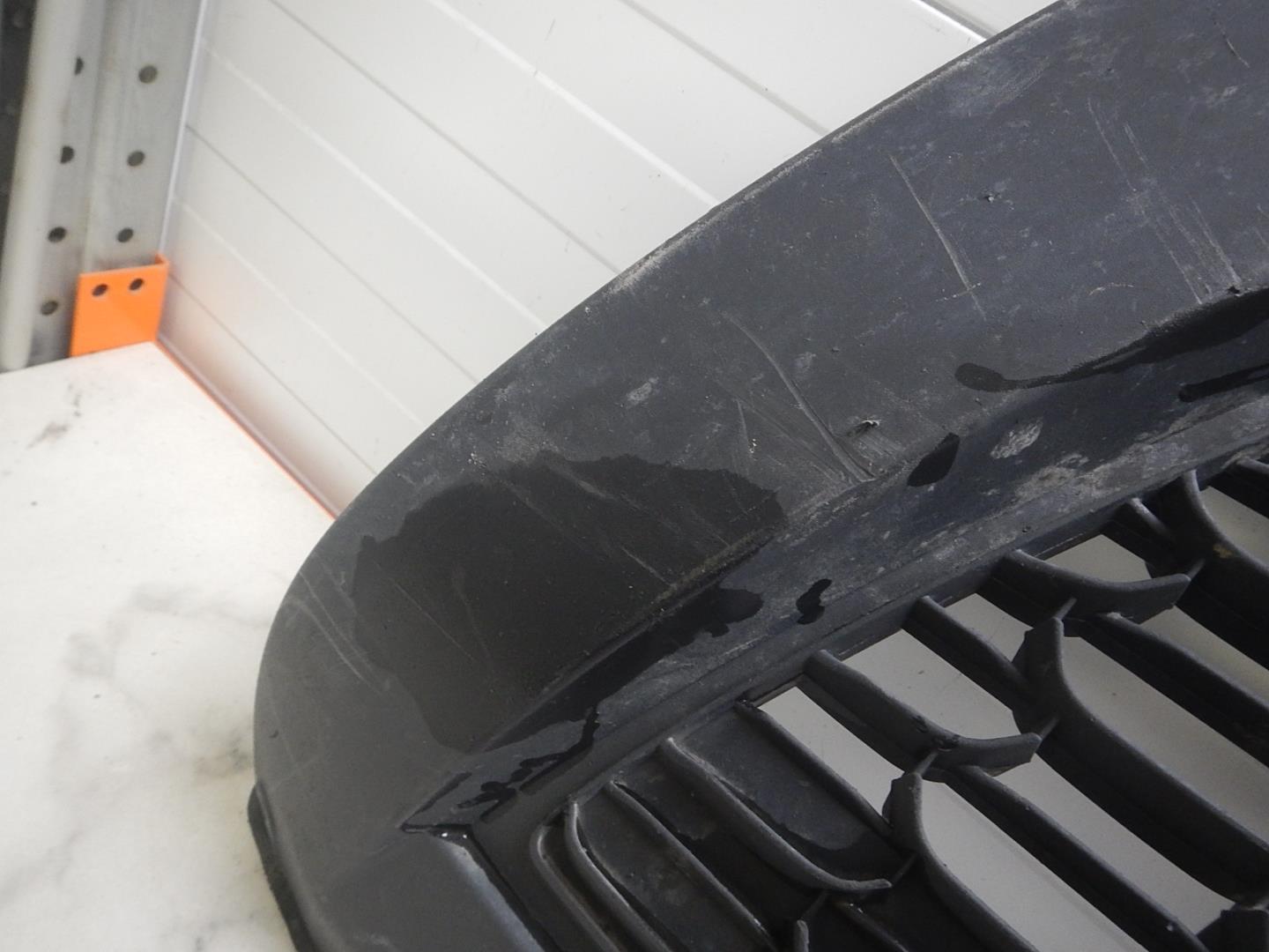 Решетка в бампер центральная