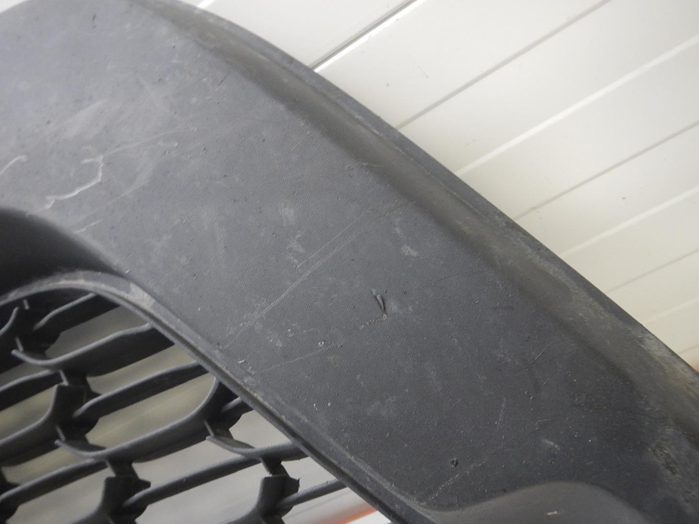 Решетка в бампер центральная