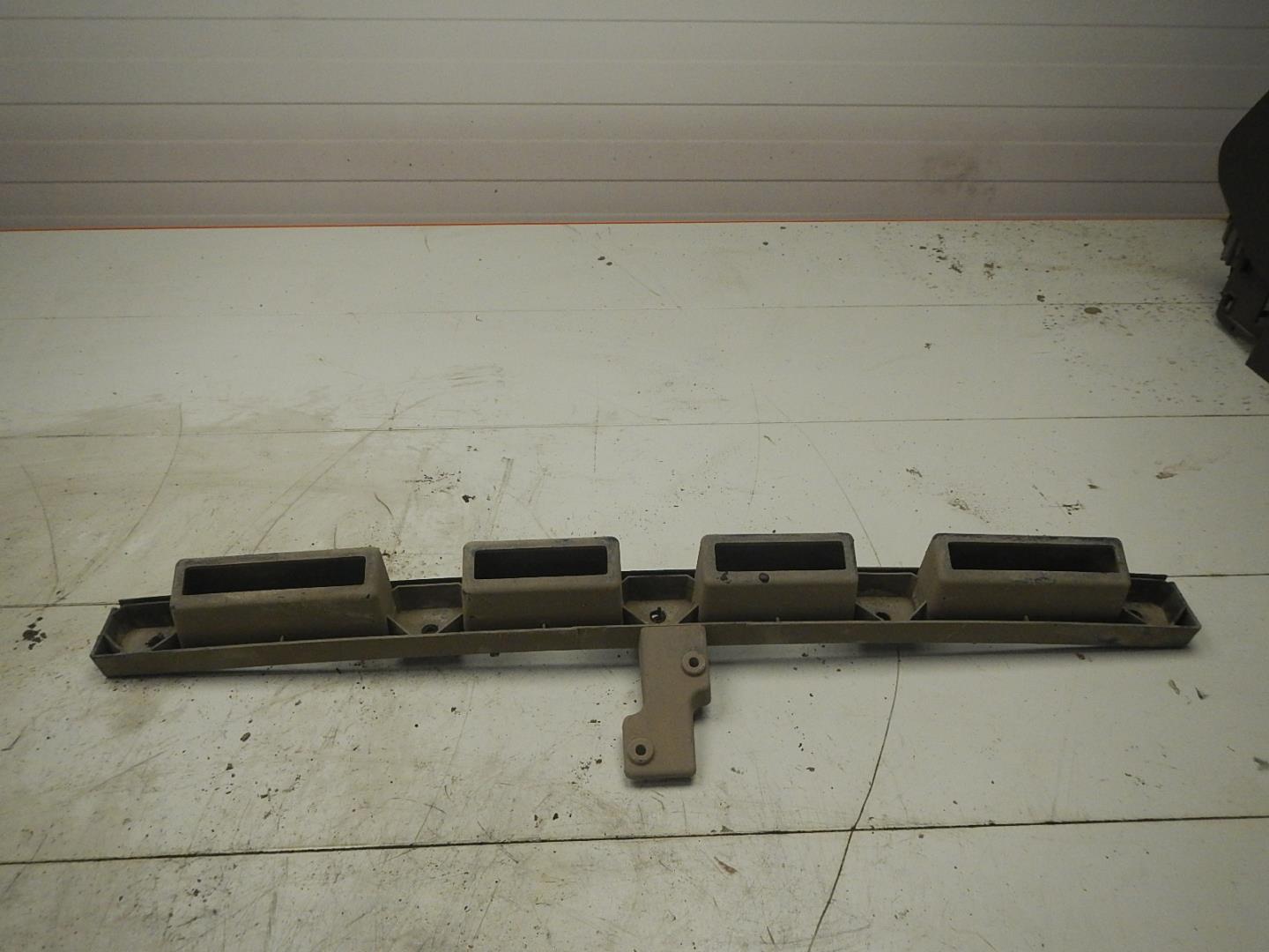 Кронштейн заднего бампера