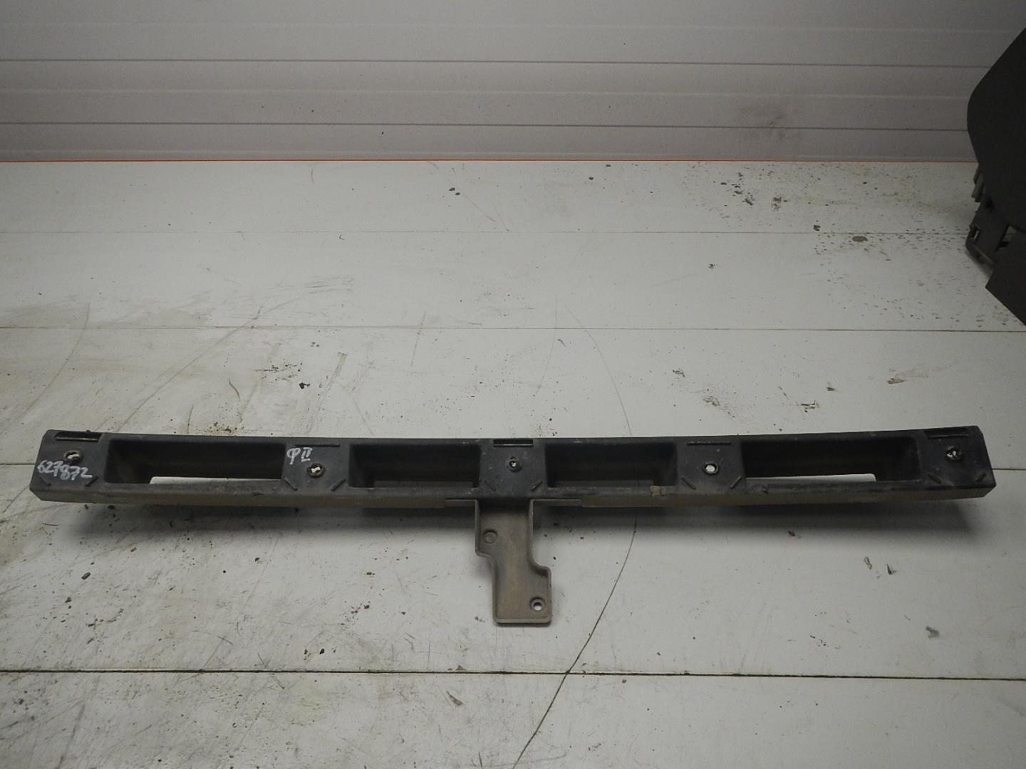 Кронштейн заднего бампера