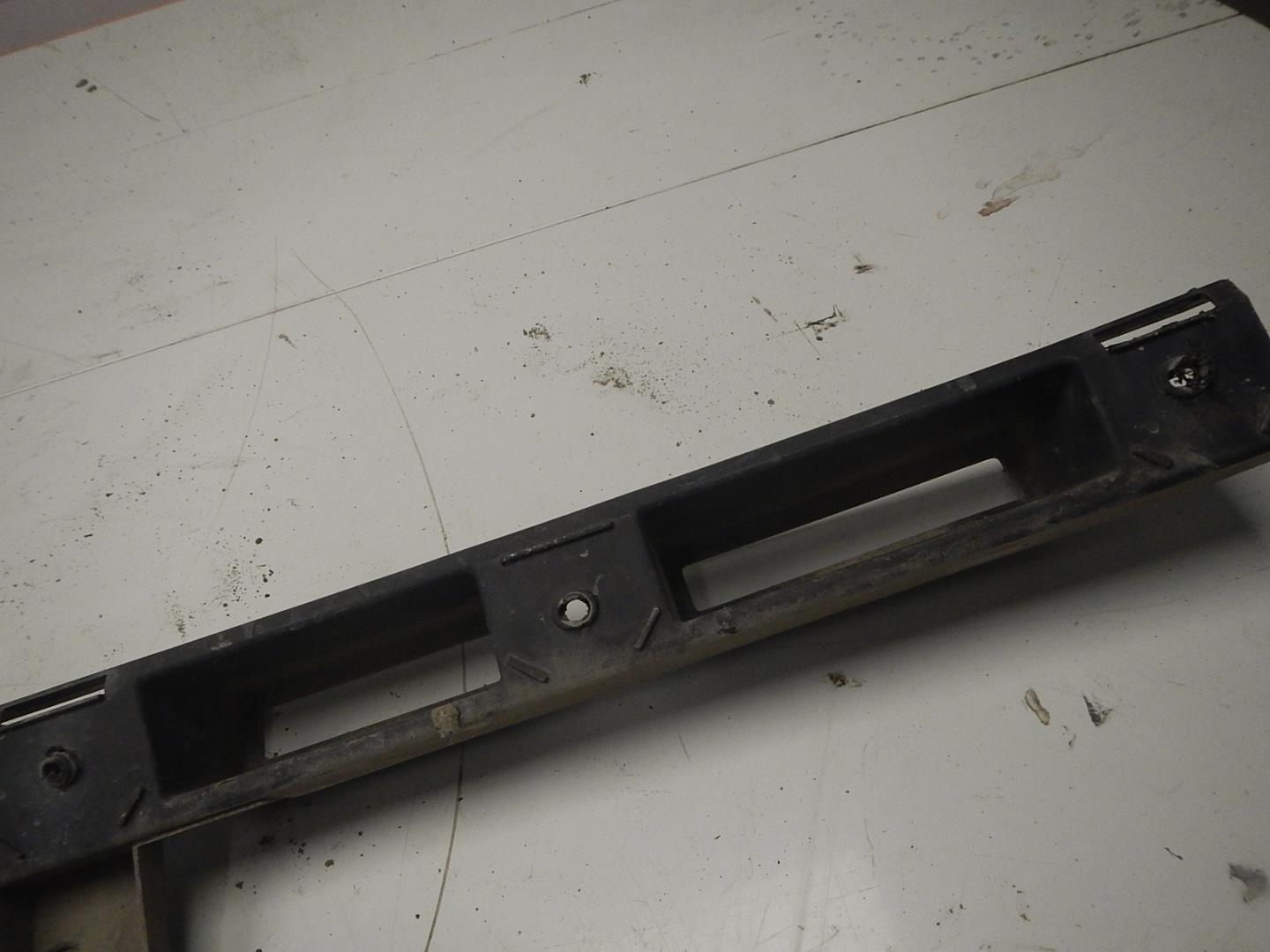 Кронштейн заднего бампера