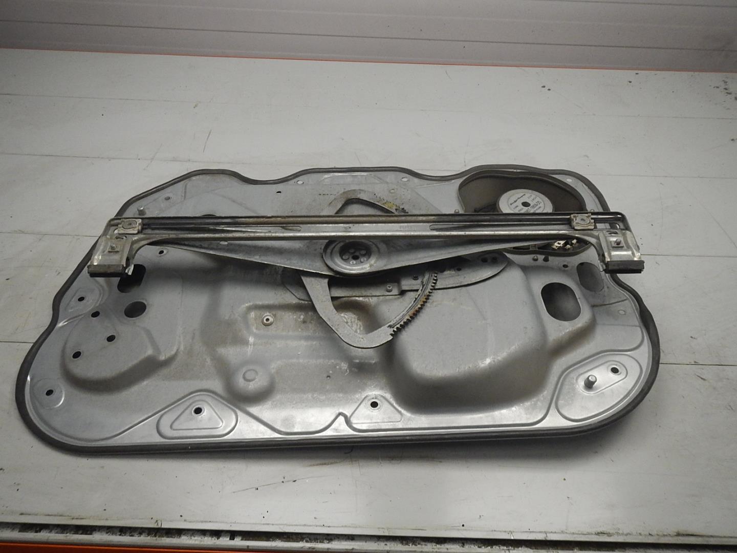 Стеклоподъемник электр. передний левый