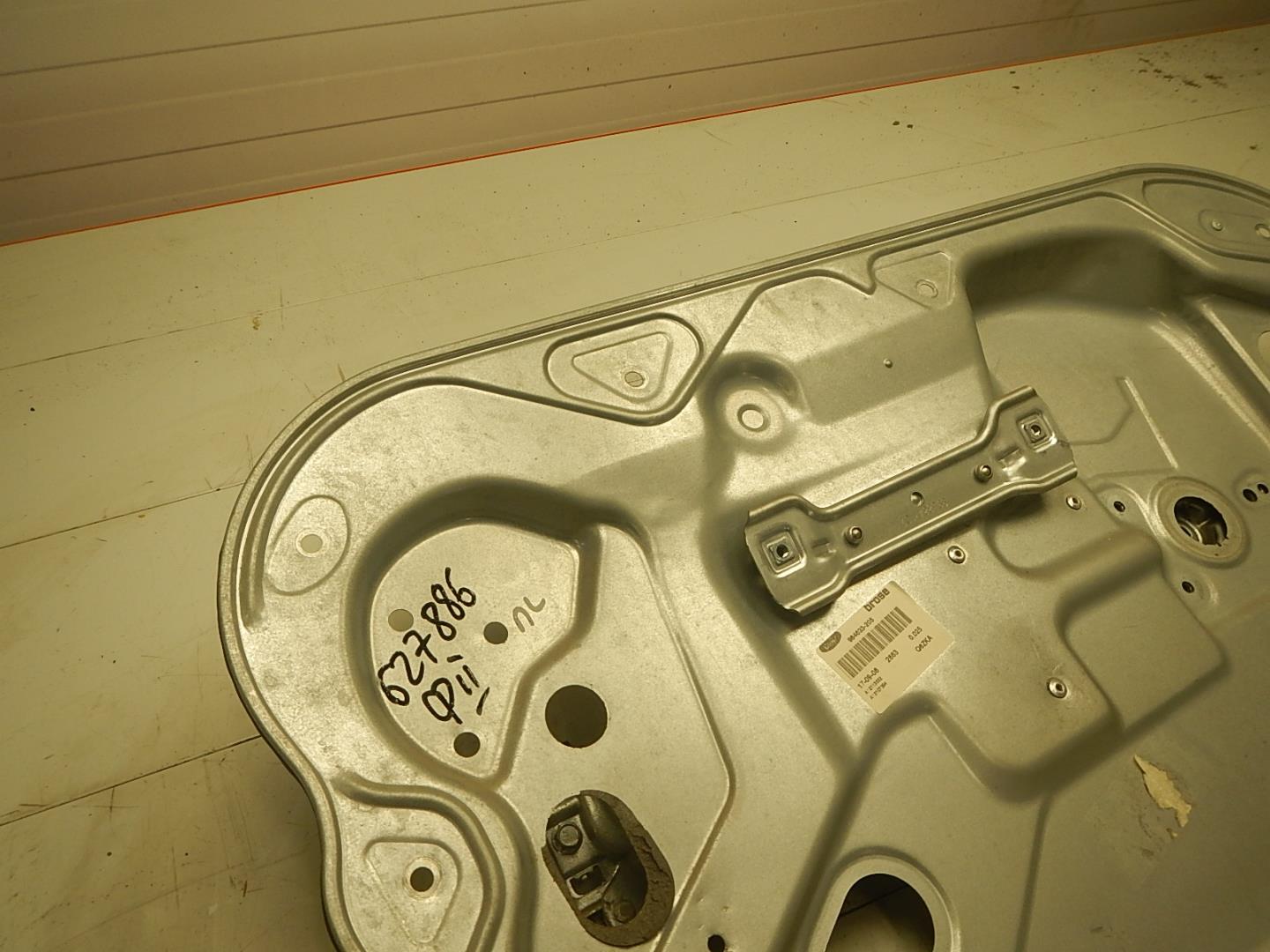 Стеклоподъемник электр. передний левый