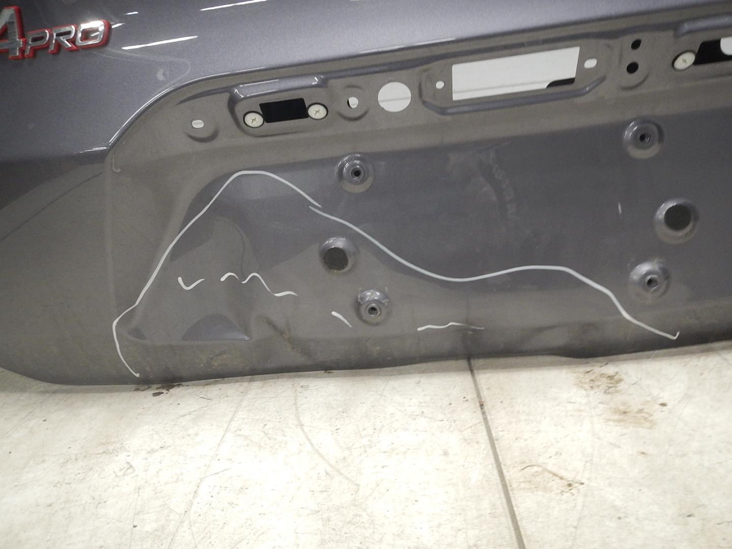 Дверь багажника