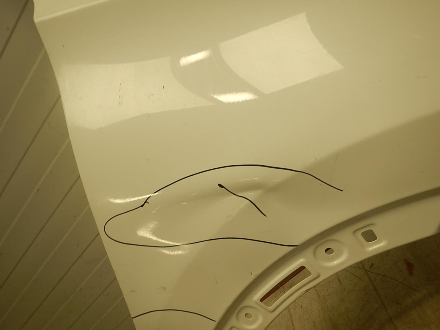 Крыло переднее правое