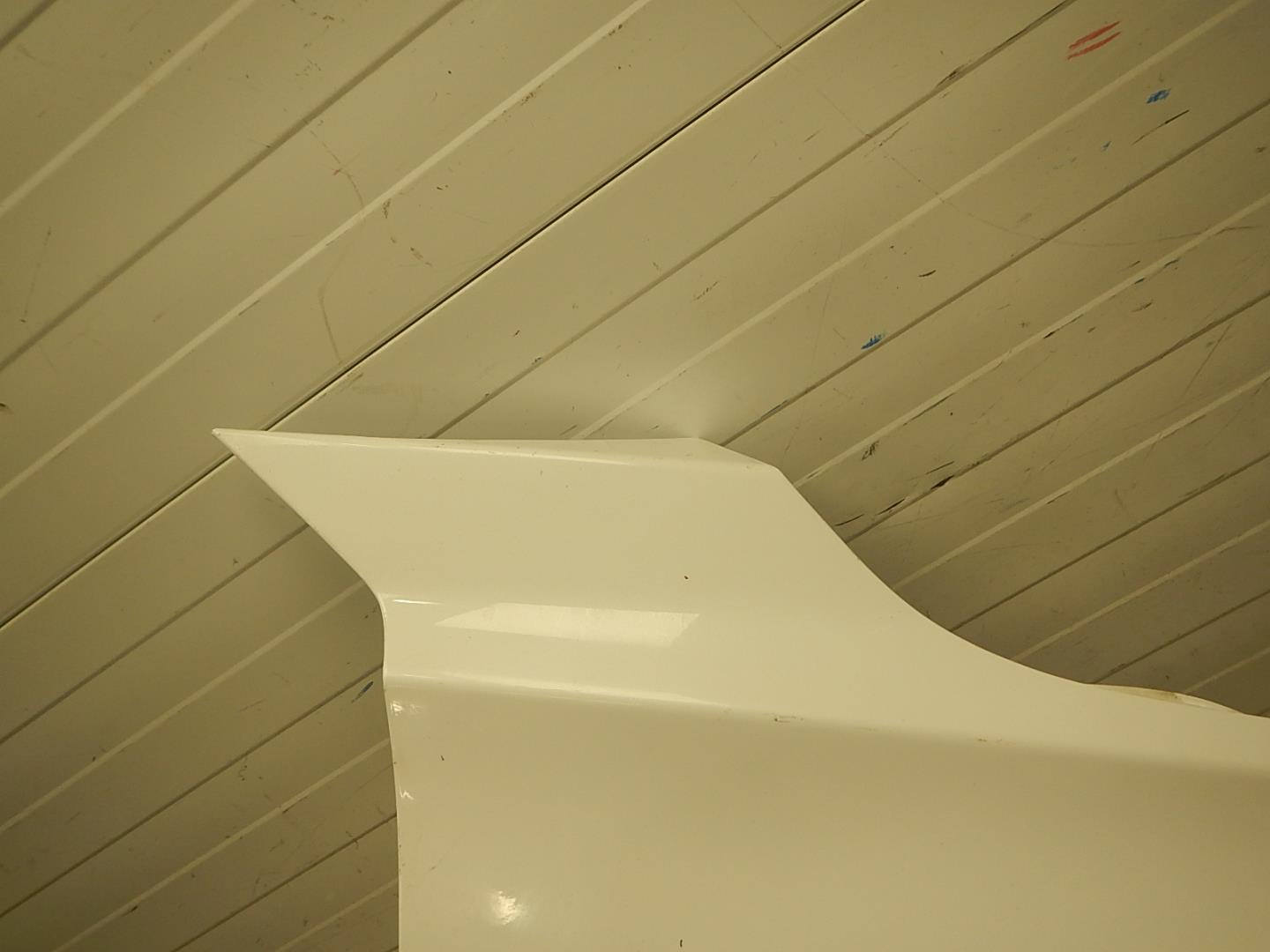 Крыло переднее правое