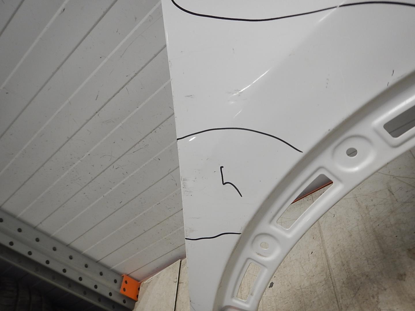 Крыло переднее правое