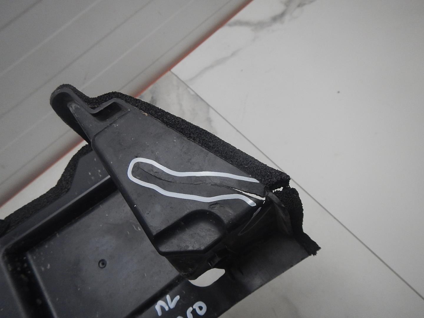 Воздуховод радиатора левый