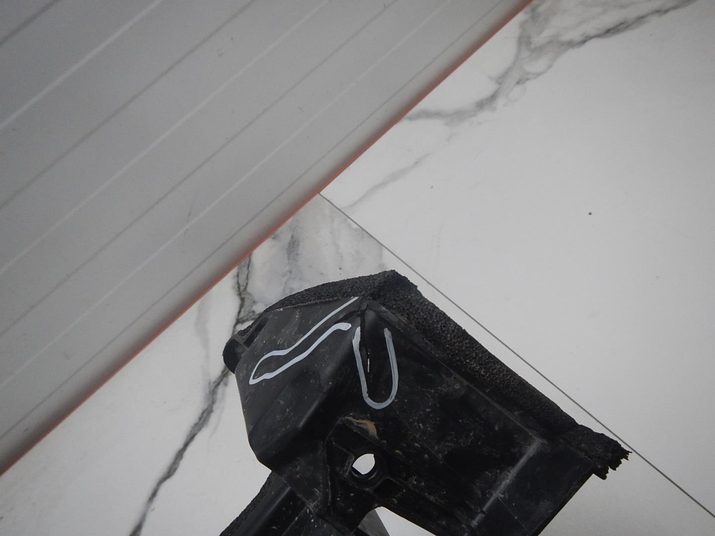 Воздуховод радиатора левый