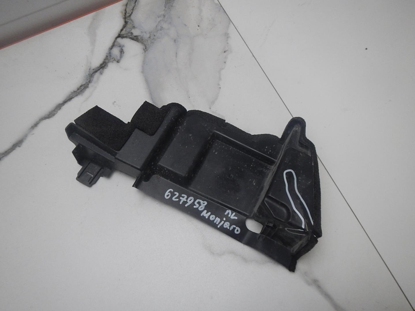 Воздуховод радиатора левый