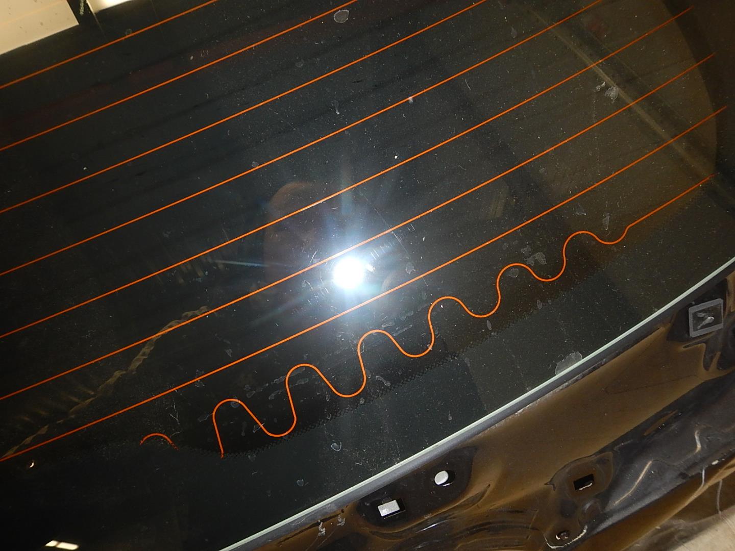 Стекло двери багажника