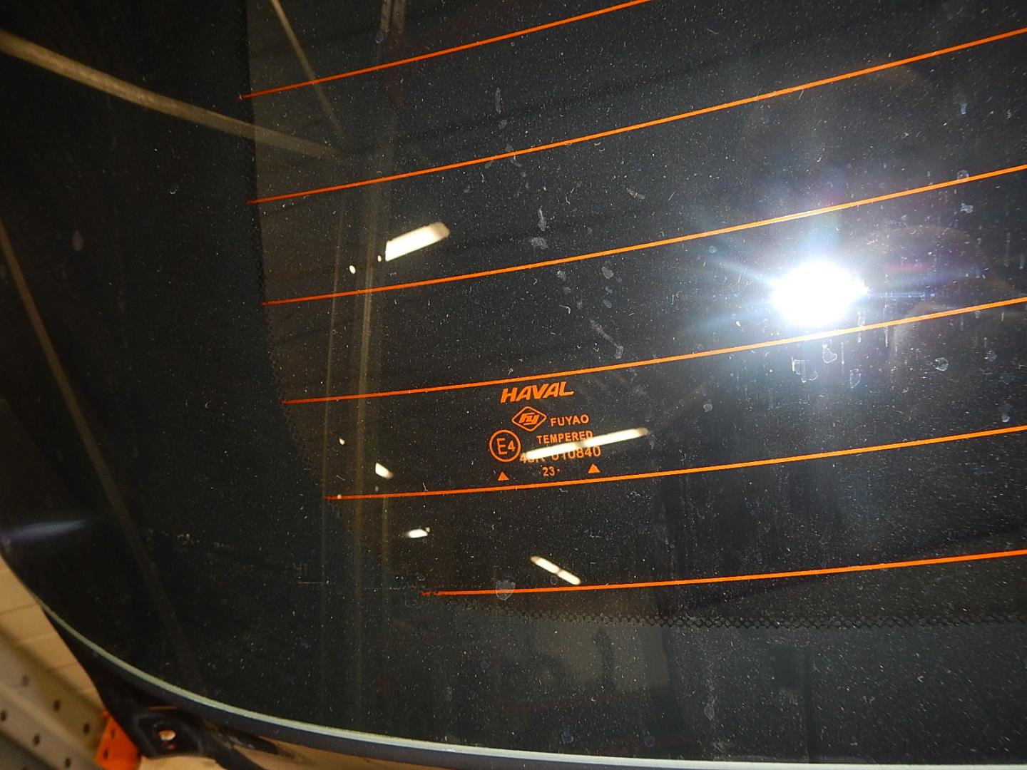 Стекло двери багажника