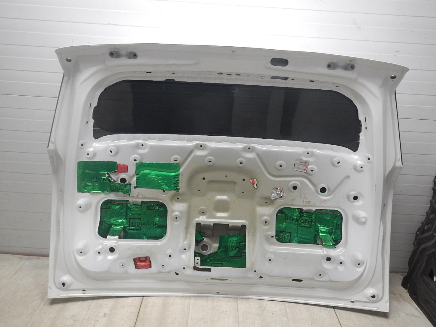 Дверь багажника