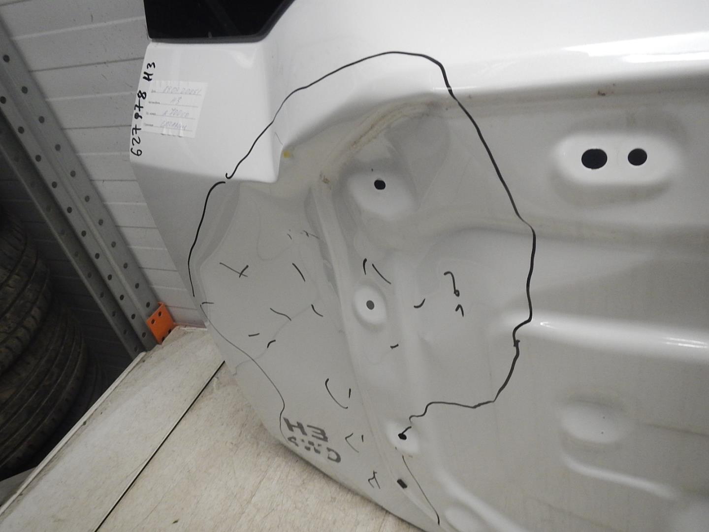 Дверь багажника