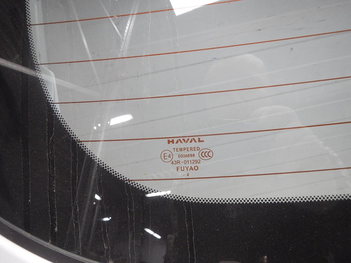 Стекло двери багажника