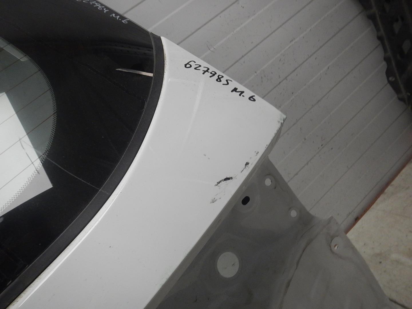 Дверь багажника