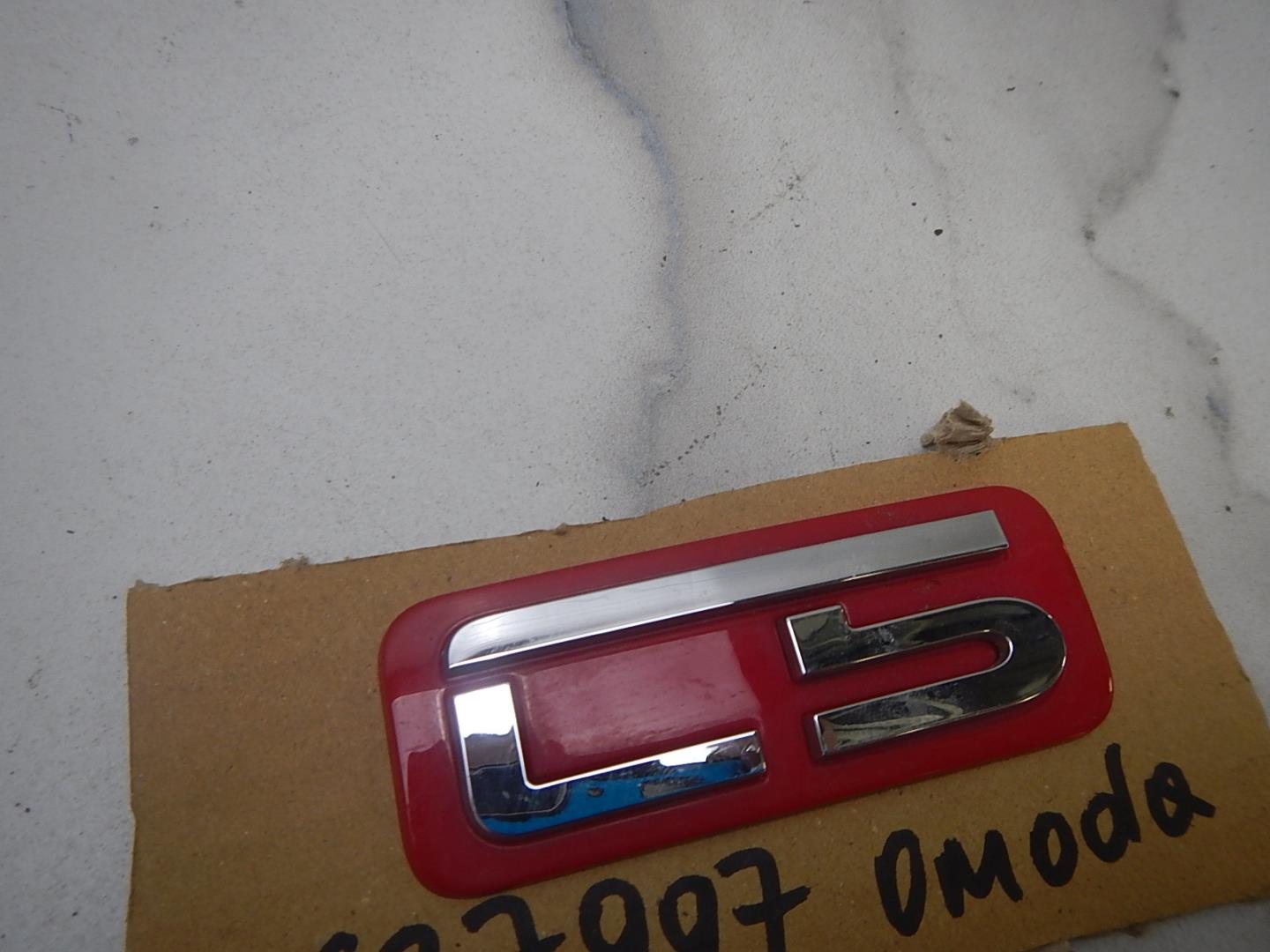 Эмблема на крышку багажника